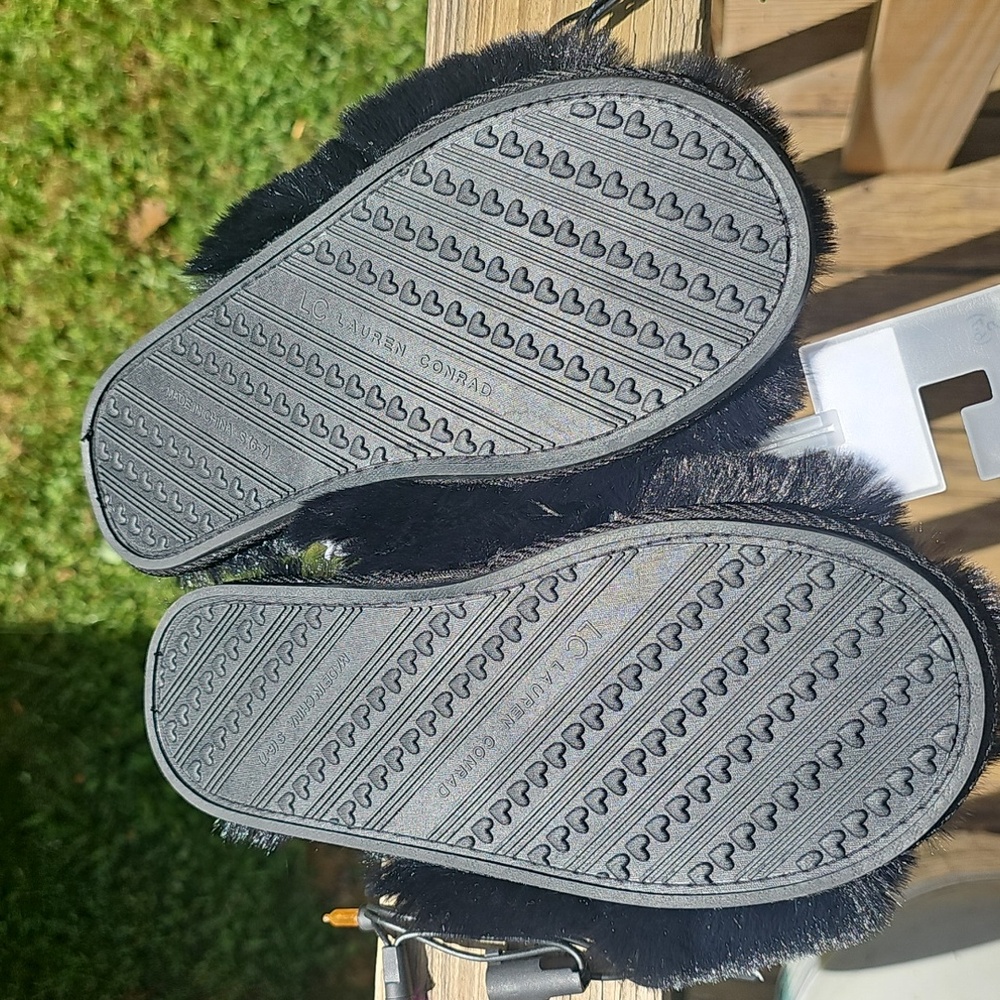 LC Lauren Conrad Black Fuzzy Slippers - Picture 3 of 4